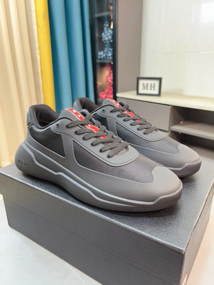 The ex-factory price is 680🌹🌹The high-quality new Prada (Prada) counters are launched simultaneously. The new men's shoes and 😘fabrics are selected from imported mesh and glue-spraying technology. Imported cowhide lining. 👍🏿High-end☄️Open-molded non-slip rubber outsole, exquisite lines, simple and elegant, comfortable and high-end for leisure travel. Code number: 38 to 44